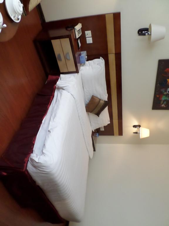 G.S Plaza Hotel Accra Buitenkant foto